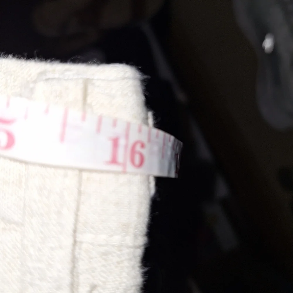 An Unbranded pair of oatmeal colored linen blend pants in a mens large. EUC.